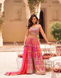 NOIIR PIGEON Conjunto de Lehenga Choli de 3 Piezas de Seda Chinon Premium para Mujer con Bordado y Trabajo de Espejo Zarkan |   Secado Rápido Sin Arrugas - Product Image 1