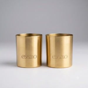 Bocaux à bougies en laiton gravés avec logo personnalisé, récipients à bougies en métal doré de luxe, contenants cylindriques minimalistes vides pour bougies à la cire de soja - Product Image 1