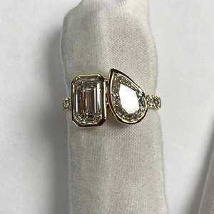แหวน Toi Et Moi เพชรทรงหยดน้ำและมรกต 1 กะรัต ทองคำแท้ 14K เพชรเพาะเลี้ยง ของขวัญสำหรับเพื่อนในโอกาสพิเศษ - Product Image 3