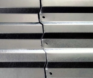 Maceta de metal galvanizado resistente a la intemperie para interiores y exteriores con acabado de metal rústico para una decoración de patio encantadora - Product Image 3