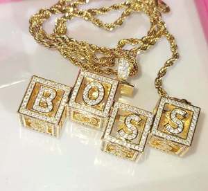 Collar con Colgante de Nombre Personalizado en Plata de Ley, Diseño de Cubo de Hielo Hueco con Moissanita, Chapado en Oro, Joyería Unisex - Product Image 3