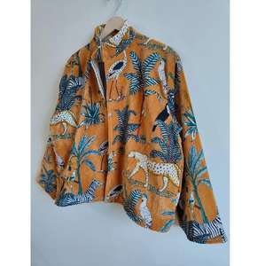 เสื้อแจ็คเก็ตยีนส์ซาฟารีสำหรับผู้ชาย Sophia รุ่นปี 2023 แบบกันน้ำ คอตั้ง ติดกระดุมเขาสัตว์ ซับในผ้าฝ้าย ลายเรียบ - Product Image 1