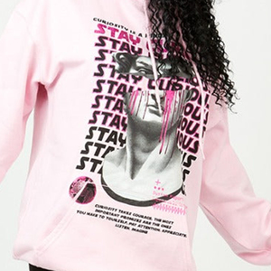 Sweat à capuche pour femme en polyester et coton, imprimé graphique décontracté, design de logo personnalisé, streetwear personnalisé, haut à capuche tendance - Product Image 5