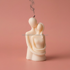 Bougie Figurine Luxe Embrace – Décoration Esthétique Neutre Faite à la Main pour Espaces Bien-être - Product Image 3