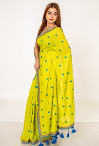 Sari de Algodón Amarillo con Estampado de Corazones Azules y Borlas, Traje Tradicional Indio para Bodas, Largo hasta el Suelo, Corte Regular, Estilo Bollywood - Product Image 2