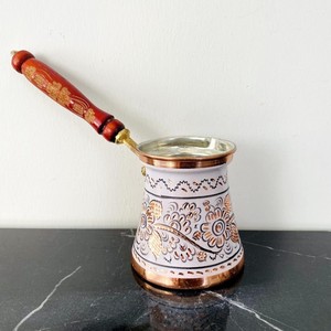 Cafetera Tradicional Turca, Griega y Árabe de Cobre con Mango Largo de Latón, Producto para Calentar Bebidas y Utensilios de Cocina - Product Image 2