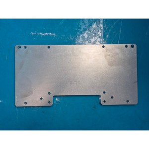 Placa Adaptadora de Distribución de Gas AMAT 0021-15693-001, Usada como Parte del Equipo Semiconductor Legacy - Product Image 1