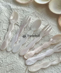 Cuillère de luxe faite à la main avec incrustation de nacre, élégante cuillère de table par Tradebyd - Product Image 3