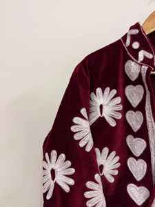 Veste en velours Suzani faite à la main, veste brodée pour femme, veste d'hiver, manteau Suzani, tenue de festival, veste bohème, veste courte - Product Image 4