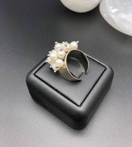 Anneau en argent sterling plaqué or 14 carats avec perles d'eau douce naturelles blanches, réglable, bijoux faits à la main pour un anniversaire de mariage - Product Image 3