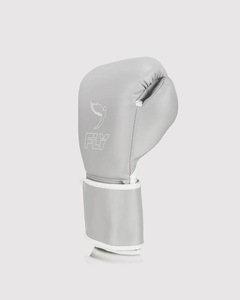 นวมชกมวย Fly Boxing Gloves Superloop X สีเทา พร้อมสายรัดข้อมือปรับได้ ปิดด้วยตัวล็อคแบบตะขอเกี่ยว ทำจากหนังวัวแท้ อุปกรณ์ชกมวย - Product Image 2