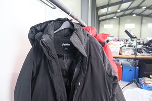 Chaqueta Acolchada de Plumas de Pato y Ganso Auténticas Coreanas Usadas Yoursup, Modelo A-U-T-PA, Fardo de 100 kg, Video Verificado Transparente, Exportación al por Mayor - Product Image 5