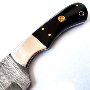 Cuchillo de Caza Artesanal de Acero de Damasco, Hoja de Punta Caída, Mango Negro con Incrustaciones Doradas, Cuchillos de Damasco Personalizados OEM en Venta - Product Image 4