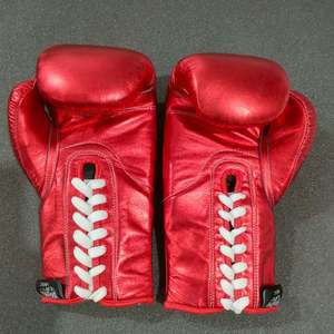 Gants de boxe professionnels unisexes en cuir de vache véritable, fermeture auto-agrippante, poignées intégrales, évacuation de l'humidité, antidérapants - Product Image 5