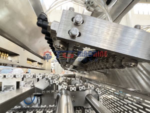 Machine de dépose automatique de gélatine pour bonbons gélifiés, contrôlée par PLC - Product Image 4