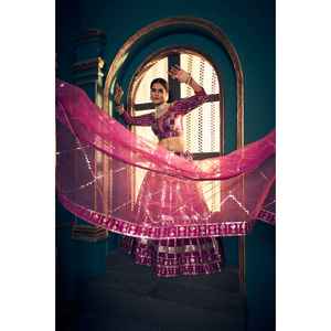 Conjunto de Lehenga-Choli Elegante y con Estilo para Mujer, Ideal para Fiestas - Product Image 4