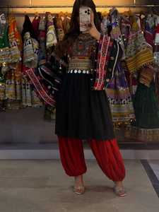 Robe traditionnelle afghane brodée en mousseline de soie, dentelle et cachemire, style Kuchi Pathani, écologique et respirante pour femmes - Product Image 4