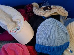 เสื้อผ้ามือสอง: หมวกฤดูหนาว - Product Image 3