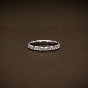 Anillo de Eternidad con Diamantes Cultivados en Laboratorio, Corte Redondo, Banda de Eternidad Atemporal, Anillo de Aniversario con Diamantes Certificados en Oro de 14K y 18K - Product Image 1