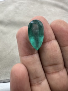 Esmeralda natural de gran tamaño, corte pera, piedra suelta de 13.48 quilates, verde pulido, para la elaboración de joyas. - Product Image 5