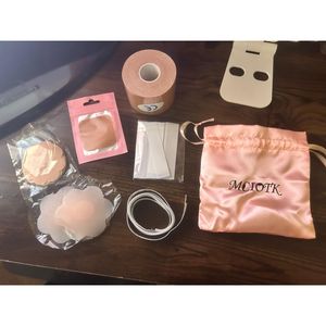 Kit Boobytape 2 Pezzi, Copricapezzoli Invisibili per Coppa A-G, Nastro Adesivo per Sollevamento Seno, Accessori Intimi per Seni Più Grandi - Product Image 2