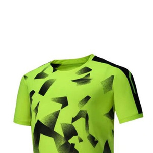 Nouvelle Arrivée Personnalisable : Tenue de Football Adulte d'Été à Manches Courtes, Imprimée sur le Devant, en Polyester Respirant – Service OEM Disponible - Product Image 4