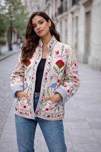 Veste matelassée écologique respirante brodée de fleurs faite à la main pour femmes, manteau d'hiver en velours ivoire, style traditionnel Rajasthani Boho - Product Image 4