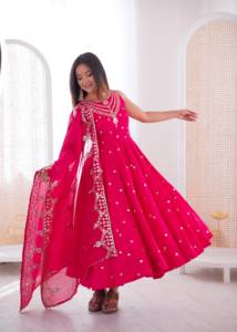 Vestido Anarkali de seda romana con bordado de diseñador y lentejuelas, con falda y dupatta, completamente cosido, listo para usar. - Product Image 3