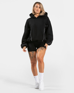 Sweat à capuche noir pour femme avec logo personnalisé et lignes contrastées, coupe oversize décontractée, en polaire premium, avec passepoil - Product Image 4