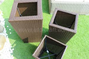 Ensemble de pots de fleurs en rotin PE de qualité supérieure pour patio et balcon - Product Image 3