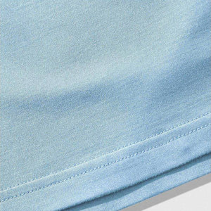 เสื้อยืดผู้ชายสีน้ำเงิน ผ้าฝ้าย 100% น้ำหนัก 220 กรัม ทรงหลวม แขนสั้น คอกลม สีพื้น สามารถออกแบบโลโก้ด้านหน้าได้ตามต้องการ สไตล์ลำลอง ทรงบ็อกซี่ เป็นมิตรต่อสิ่งแวดล้อม - Product Image 6