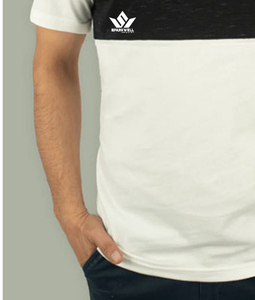 เสื้อยืดผู้ชายสีขาวดำลายทาง แขนสั้น คอกลม ผ้าคอตตอนเจอร์ซีย์ ทรงปกติ ระบายอากาศได้ดี สวมใส่สบาย มีโลโก้ - Product Image 6