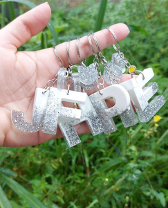 Llavero personalizado, llavero de regalo, precio al por mayor, llavero artesanal para parejas, llavero de resina hecho a mano, regalo. - Product Image 3