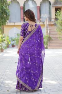 Costume prêt-à-porter en viscose bleu royal avec travail jacquard et broderie - Product Image 3