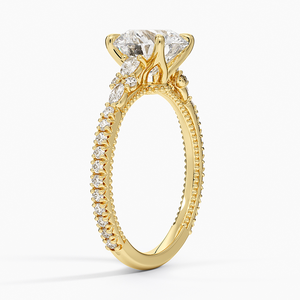 Anillo de boda clásico para mujer con diamante moissanita de corte radiante y pavé de tres lados en plata 925 - Product Image 6