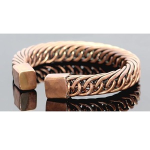 Bracelet jonc épais en cuivre pur, chaîne entrelacée, style antique oxydé, bijou torique à extrémité cubique - Product Image 1