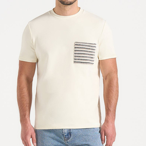 T-shirt à manches courtes pour homme en coton tricoté, couleur crème, avec poche brodée à la main à motif géométrique, coupe classique, col rond, style décontracté - Product Image 1