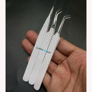 Extensiones de Pestañas Profesionales de Acero Inoxidable Sostenible, con Punta en Ángulo de 45 Grados, Agarre Fuerte, Recubrimiento en Polvo Blanco - Product Image 2