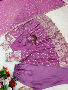 Conjunto de Vestido, Pantalón y Dupatta de Seda Estilo Bollywood con Bordado de Lentejuelas para Fiestas y Uso Diario Elegante - Product Image 5