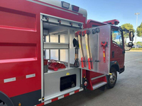 Petit camion de pompiers 4x2 avec réservoir d'eau haute pression et pompe pour la lutte contre les incendies urbains et ruraux