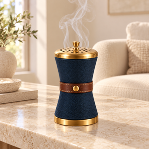Brûleur à Bakhoor élégant bleu marine et doré, conçu pour apporter une sophistication et un style de parfum traditionnel au décor moderne. - Product Image 2