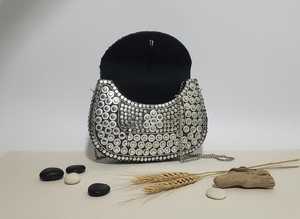 Sac à main bohème de luxe en métal et mosaïque de pierres, orné de perles florales, fait main, pour femmes, idéal pour mariages, soirées, voyages et occasions élégantes - Product Image 2