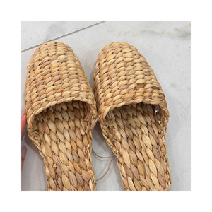 Handgefertigte Wasserhyazinthen-Sandalen im individuellen Stil, Naturfaser-Fußbekleidung für Einzelhändler - Product Image 3