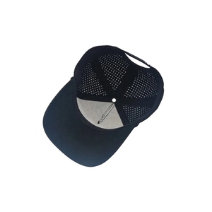 Gorra de Golf Transpirable e Impermeable de Fabricante Confiable, con Perforaciones Láser, Estructurada, de 6 Paneles, Cierre a Presión, Bordado Negro Completo - Product Image 5