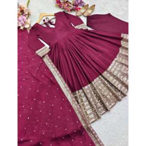 Magnifique robe Anarkali en satin avec dupatta pour les fêtes ou les occasions spéciales - Product Image 1