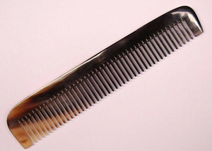Peine de Cuerno Natural Hecho a Mano de Alta Calidad Personalizado para Peinar el Cabello, Hecho con Cuerno de Búfalo Real de la India - Product Image 2