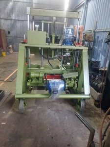 Machine à fabriquer des blocs vibratoires doubles 860 |   Équipement hydraulique pour la fabrication de blocs de béton - Product Image 3