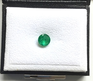 Piedra de Esmeralda Verde Natural de Zambia de 4.27 Quilates, Corte Redondo, para Joyería Fina - Product Image 4