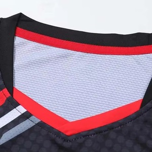 Camiseta Larga Unisex de Algodón Peinado 220g, 100% Algodón, Hombros Caídos, Largo Recortado, Modelo Personalizado, Jersey Pesado para Hombre - Product Image 4