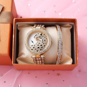 Montre pour femme 4439, dorée, ornée de diamants léopard, style hip-hop, à quartz, bracelet en acier inoxydable, montre-bracelet de style professionnel - Product Image 3